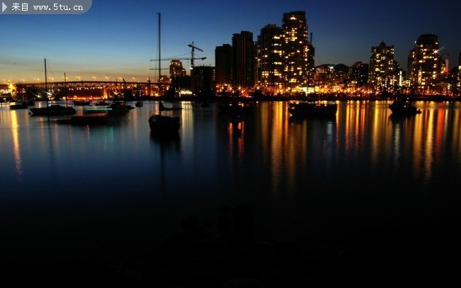 海边城市夜景图片 大海风景