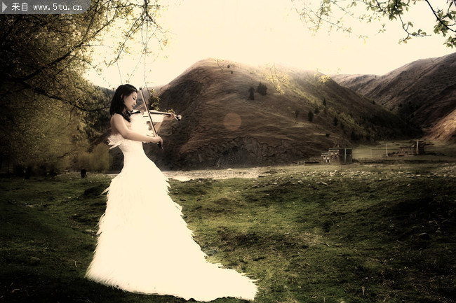 拉提琴美女图片 自然风景背景