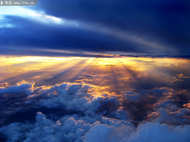 天空曙光图片 高空云朵背景