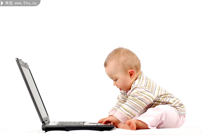婴儿玩电脑的图片 可爱的婴幼儿图片