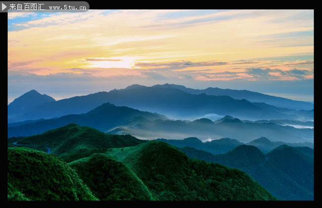 山顶看日出图片素材