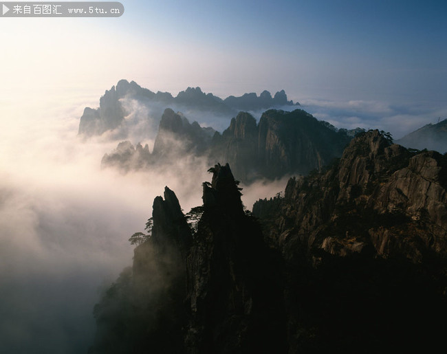 高耸入云景观图片 山峰云海美景