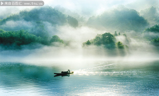 唯美江上云雾风景图片