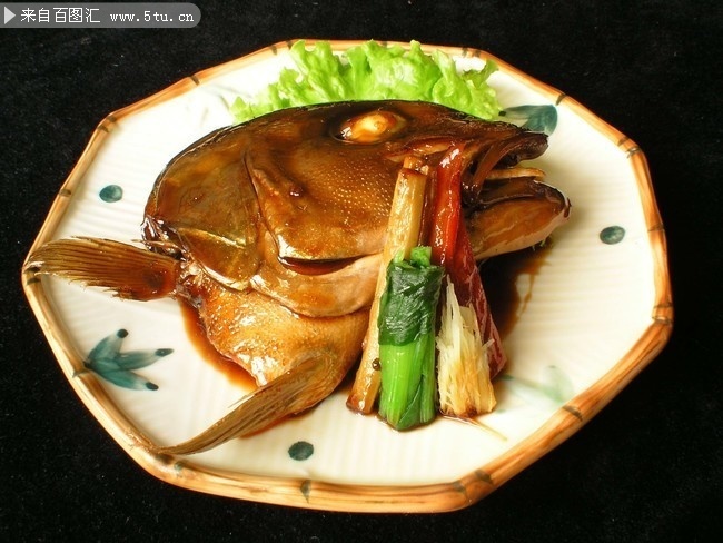 红烧鸦片鱼头菜品摄影