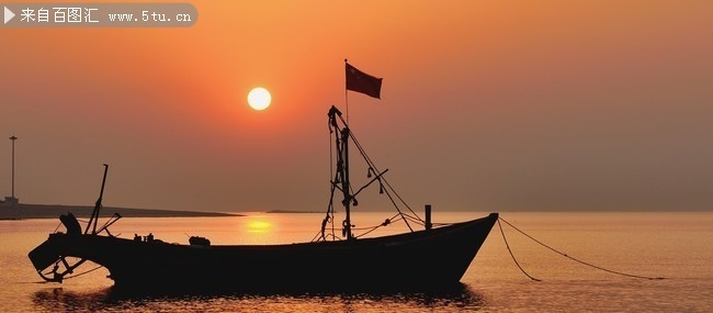 海上日出和渔船风景摄影图片素材