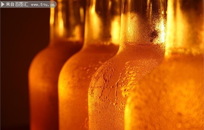 玻璃啤酒酒瓶图片