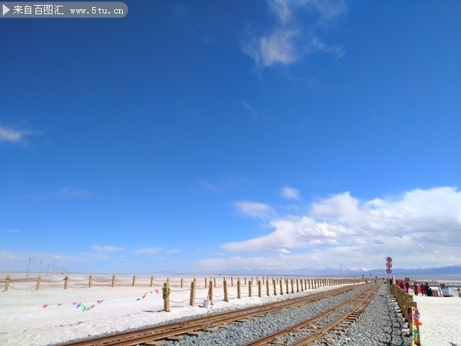 茶卡盐湖铁路风景图片