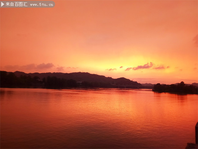 湖边夕阳美景高清摄影图片