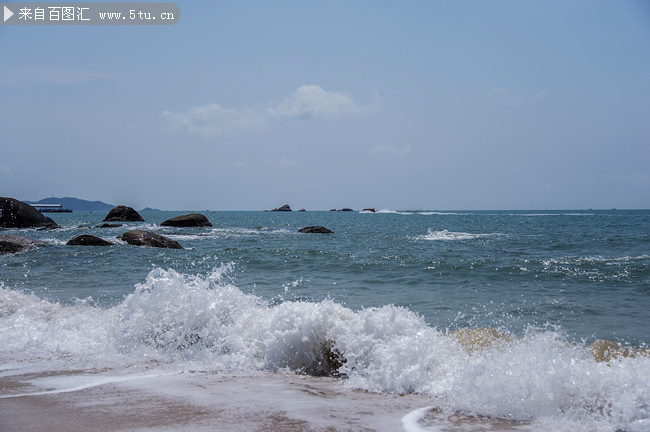 海滩浪花图片