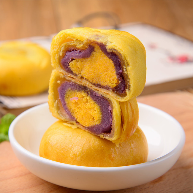 紫薯蛋黄酥图片