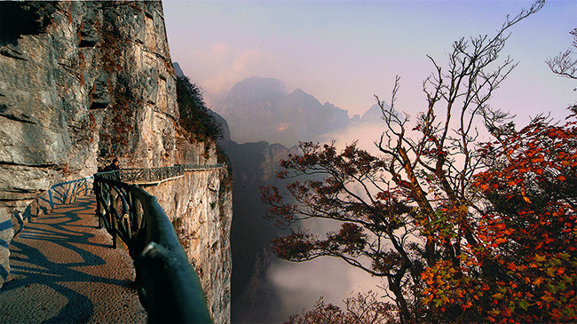 张家界天门山鬼谷栈道风景图