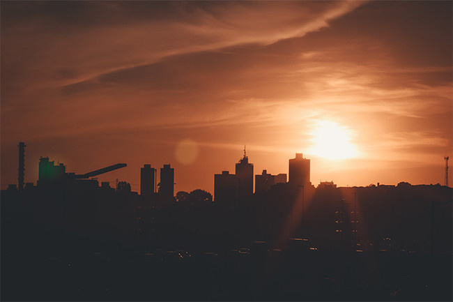 城市里的夕阳美景图片