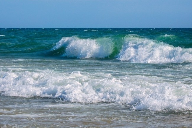 汹涌的海浪摄影图片