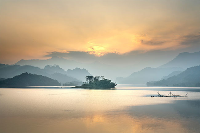 清晨的山水风景图片高清