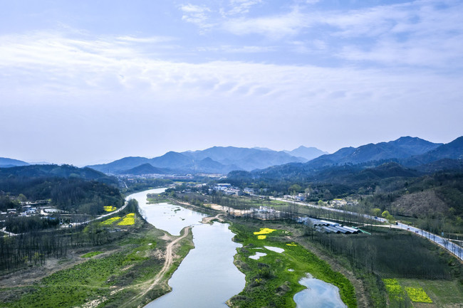 乡村春天山水画图片