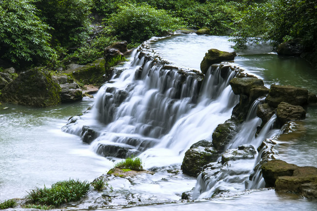 山涧溪流瀑布