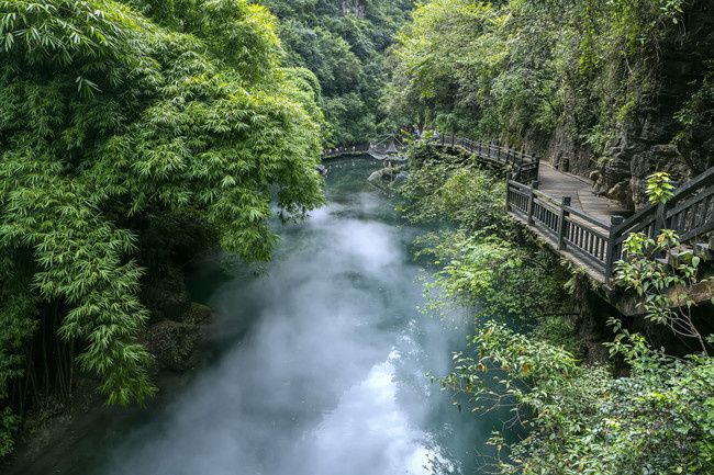 峡谷云雾图片