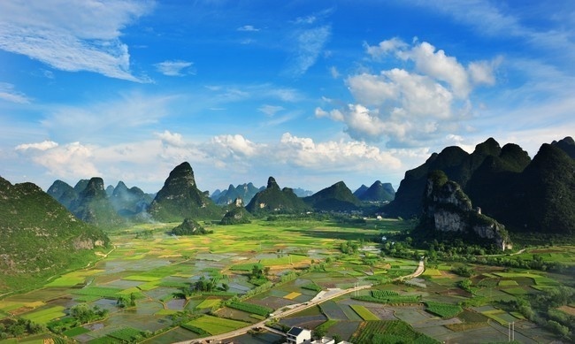 丘陵田园唯美风景图片素材