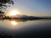 西昌邛海湖畔夕阳景色素材图片