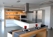 宽敞的开放式厨房图片