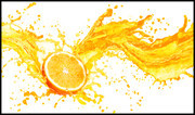 飞溅的橙汁和橙子水果切片图片