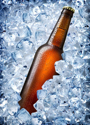 啤酒与冰块图片素材