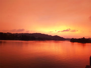 湖邊夕陽美景高清攝影圖片