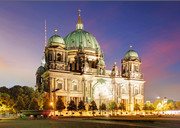 灯火辉煌的柏林大教堂