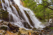 山林中的瀑布自然美景图片