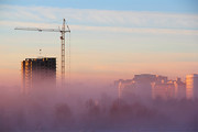 云雾里的建筑风景图片