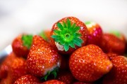 新鲜草莓水果摄影图片下载