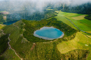火山湖风景图片素材