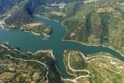 山水间的碧玉腰带山水风景图片