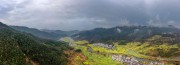 宽幅皖南油菜花田的间的徽派建筑村庄春天风景图片