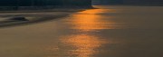 宽幅金色夕阳下的水面波光水面风景图片下载