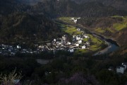 山水间的皖南古村旅游风景摄影图片