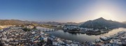 宽幅山水画卷里的徽派人家建筑摄影图片素材