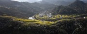 皖南油菜花田间的村落风景图片素材