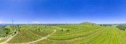宽幅绿色能源与草原风光全景