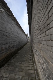 青砖灰瓦间的幽深古巷