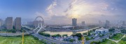 宽幅摩天轮下的城市河流晨光