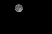 静谧夜空的明月之美