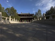 古桥映衬下的建筑摄影图片素材