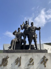 英雄战士群像雕像