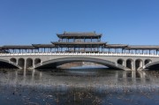 古建廊桥冬日水景