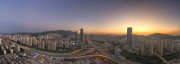 宽幅现代都市黄昏天际线全景