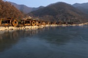 冬季山水民宿景观摄影