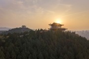 山顶楼阁夕阳景观风景图片素材