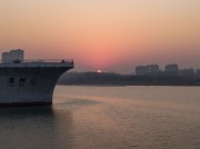 滨州舰畔日出风光