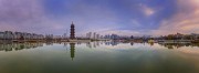 宽幅城市湖泊朝霞古塔全景